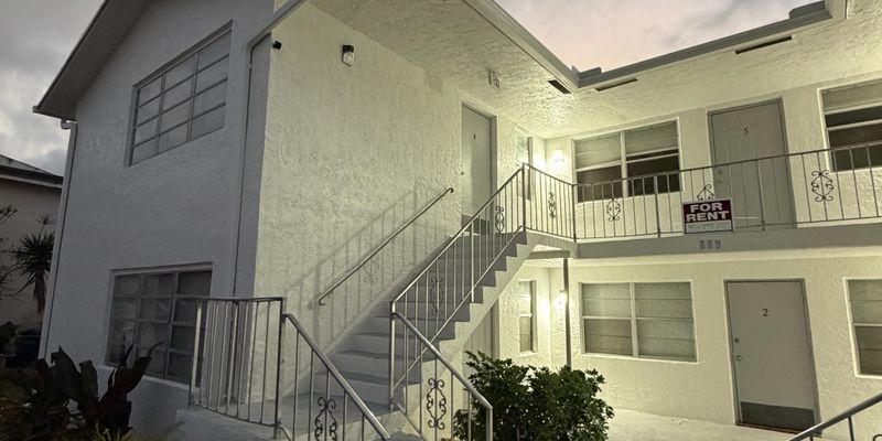 Coconut Creek Apartment: 461 Sunshine Dr