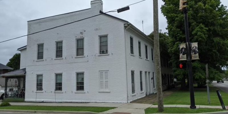 Hillsboro Apartment: 200 E Main St