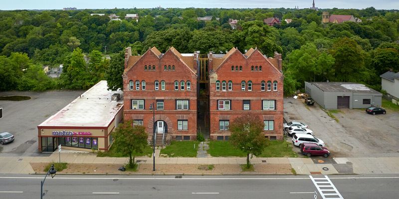 Rochester Apartment: 512 Lake Ave