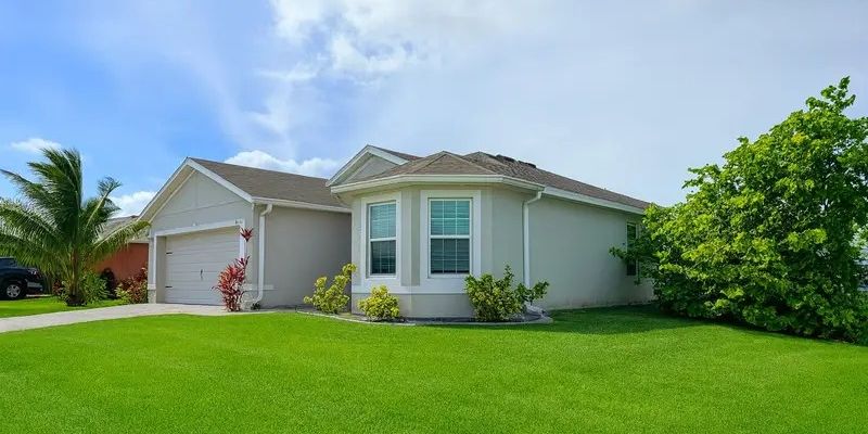Cape Coral House: 2220 NE 5th Ave