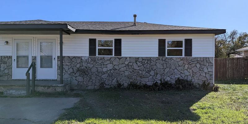 Shawnee House: 1025 E Wallace St