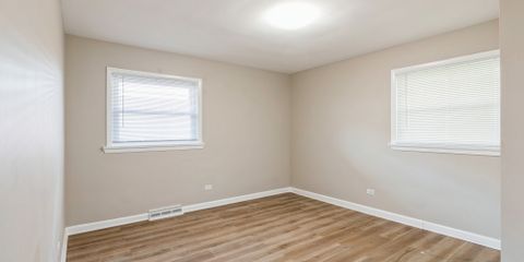 07_8139SBennettAve_178_PrimaryBedroom_MRED_2000x1333.jpg