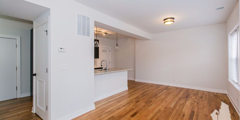 Chicago Apartment: 2205 W Eastwood Ave