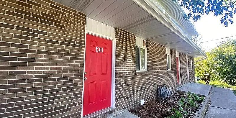 Bloomington House: 1011 W Cascade Ave