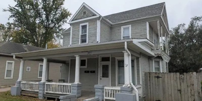 Lincoln Apartment: 1811 S 16th St