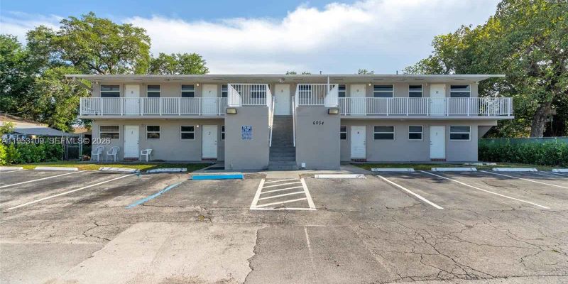 Hollywood Apartment: 6034 Arthur St