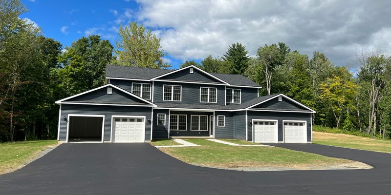 Halfmoon Townhome: 5 Red Maple Ln