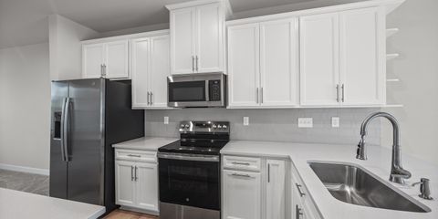 10-2833 Statesville Ave-10.jpg