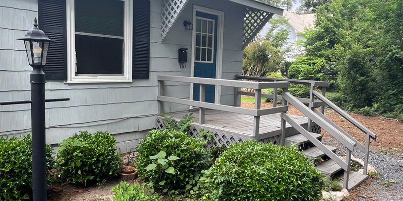 Southern Pines Apartment: 310 N Bennett St