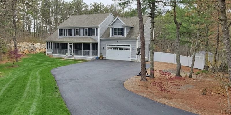 Plymouth House: 85 Pioneer Trl
