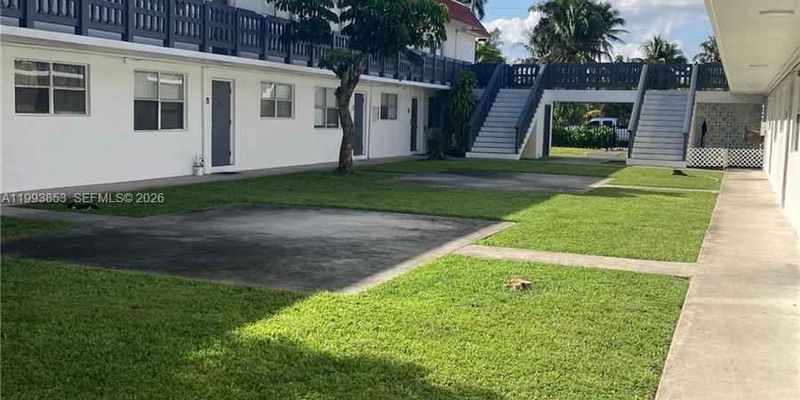 Miami House: 111 NW 152nd St