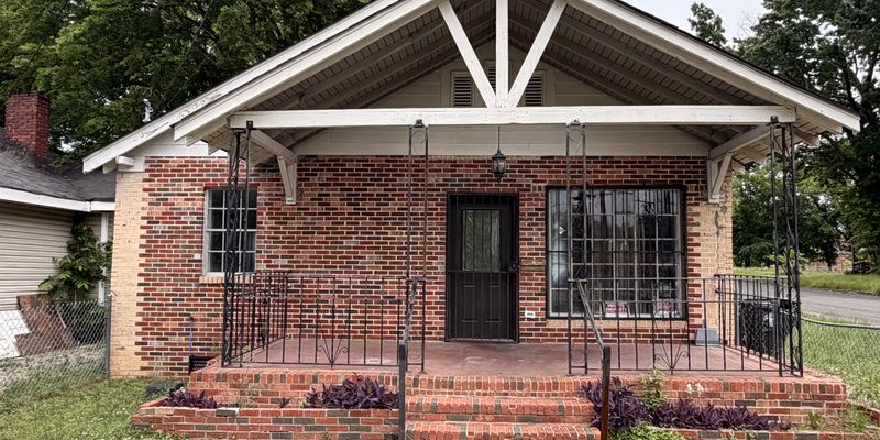 Birmingham House: 451 2nd Avenue North