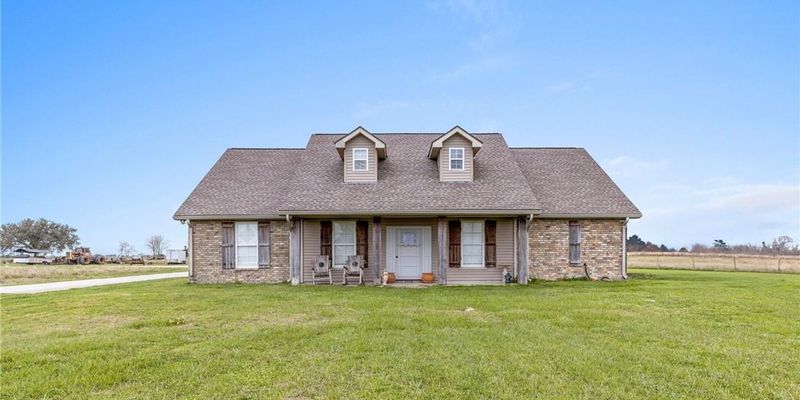 Iowa House: 10025 hwy 101 Iowa la