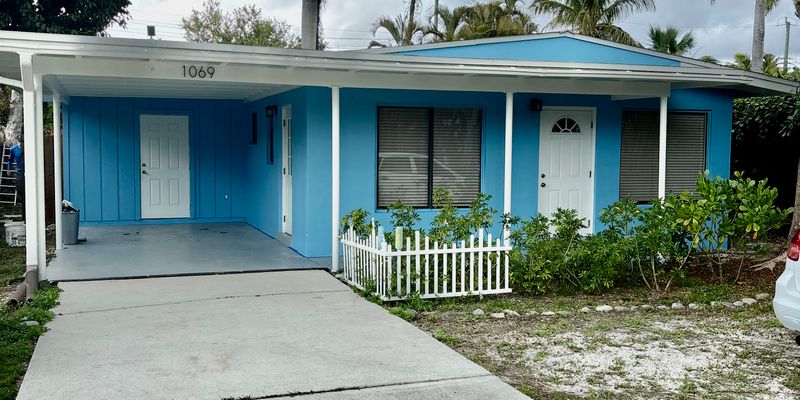 Naples House: 1069 Sperling Ave