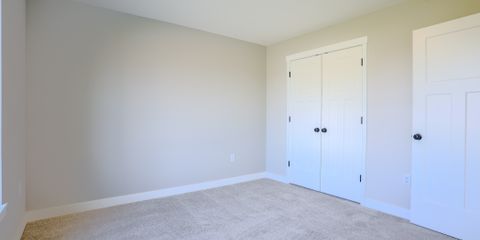 127KinsleyBedroom1-2.jpg