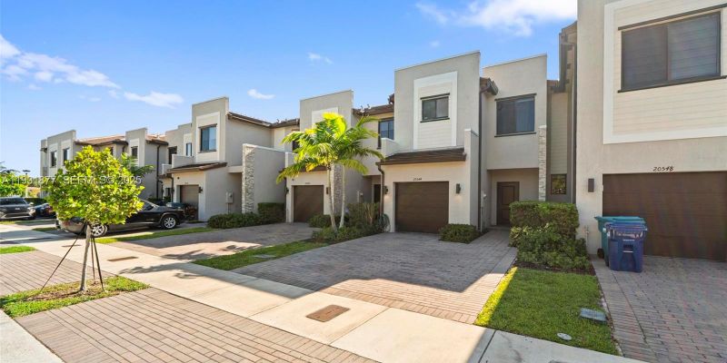 Miami Townhome: 20544 NE 5th Pl