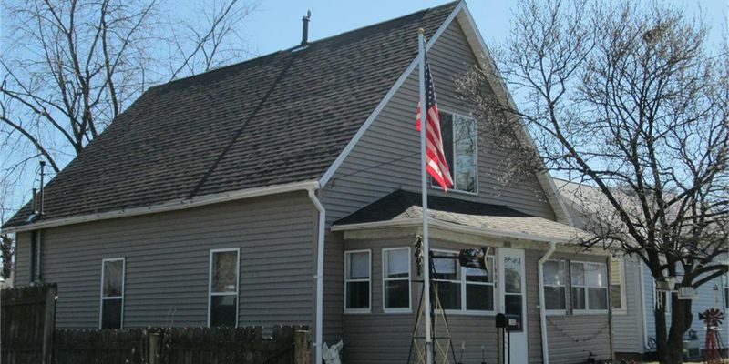 Muscatine House: 1608 Kansas St