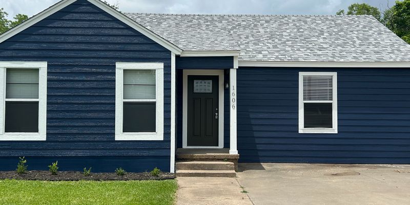 Sherman House: 1606 North Travis Street