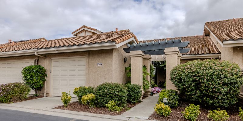 San Diego House: 15614 Via Calanova