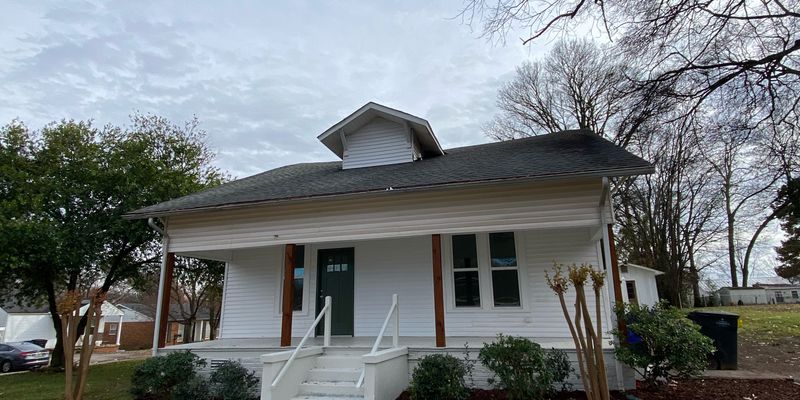 Florence House: 628 E Tombigbee St