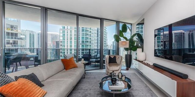 Miami Condo: 1000 Brickell Plaza