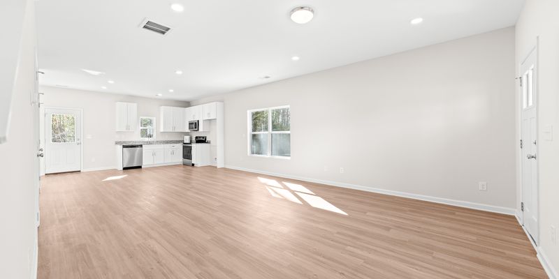 Dallas House: 612 W Lewis Rd