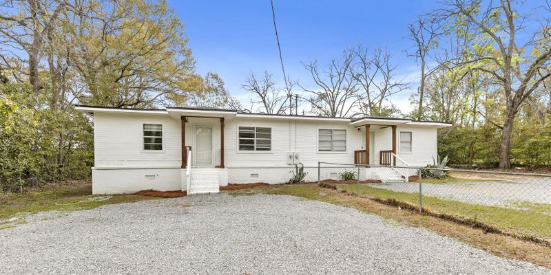 Dothan Apartment: 1360 N Range St