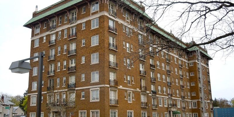 Fort Wayne Apartment: 2301 Fairfield Ave