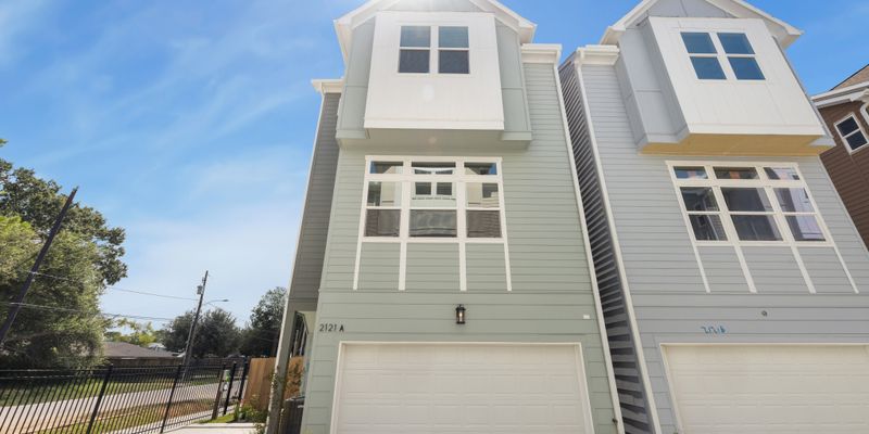 Houston House: 2121 Hoskins Dr