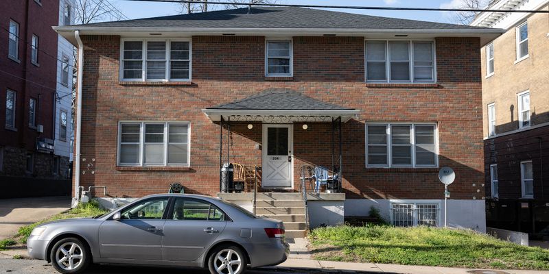 Kansas City Apartment: 204 W 36th St