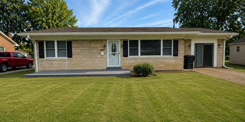Louisville House: 6412 South Dr