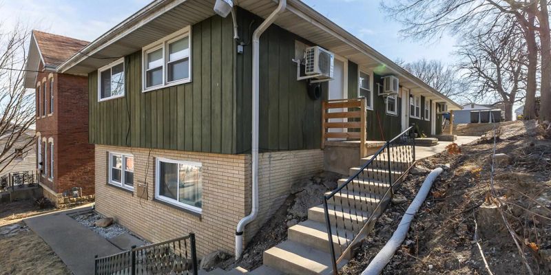 Dubuque Apartment: 770 University Ave