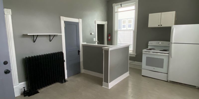 Dubuque Apartment: 1941 Madison St