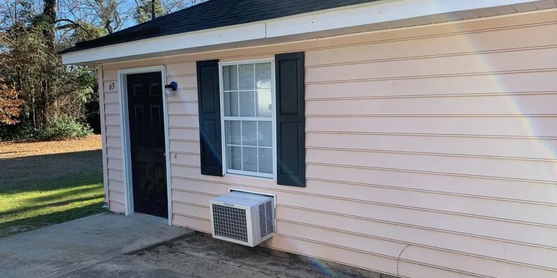 Sumter House: 63 Harry Ave