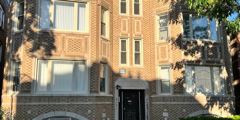 Chicago Apartment: 8151 S Paulina St