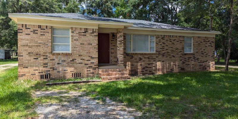 Saraland House: 916 Shelton Beach Rd