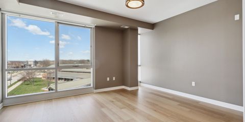 27-152_1305 5th St_418.jpg