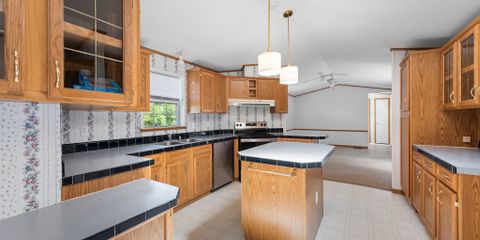 Kitchen - Stove in Background.jpg
