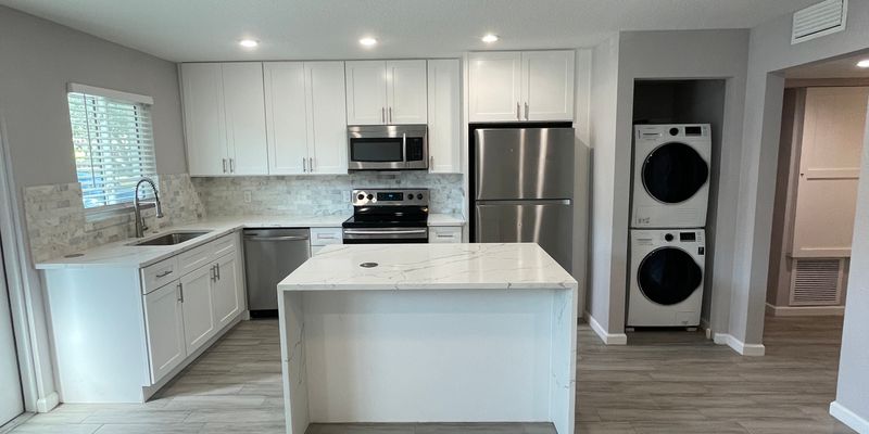 Sarasota Apartment: 1600 8th St