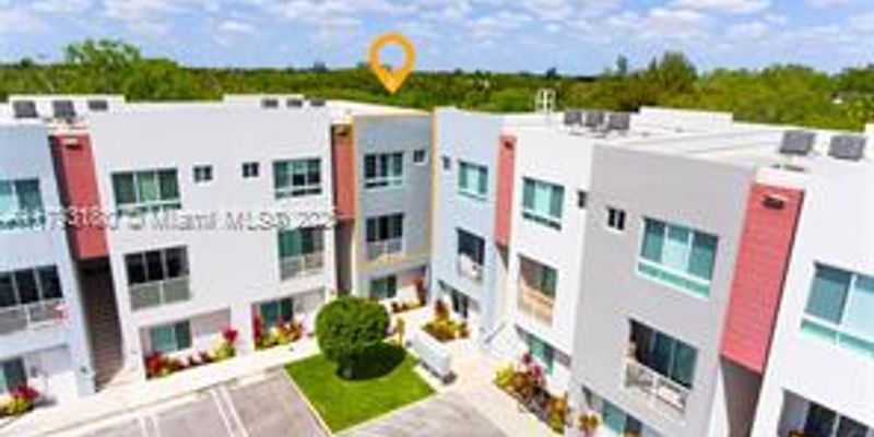 Miami House: 2535 NE 193rd St # 3201