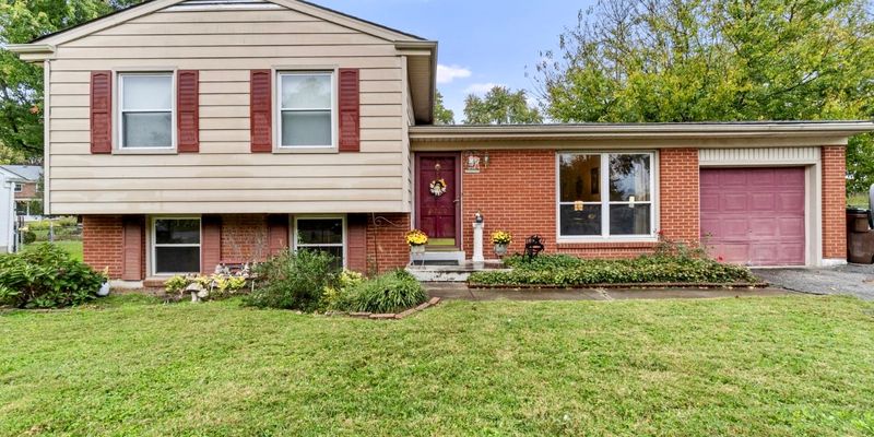 Louisville House: 9209 Aylesbury Dr