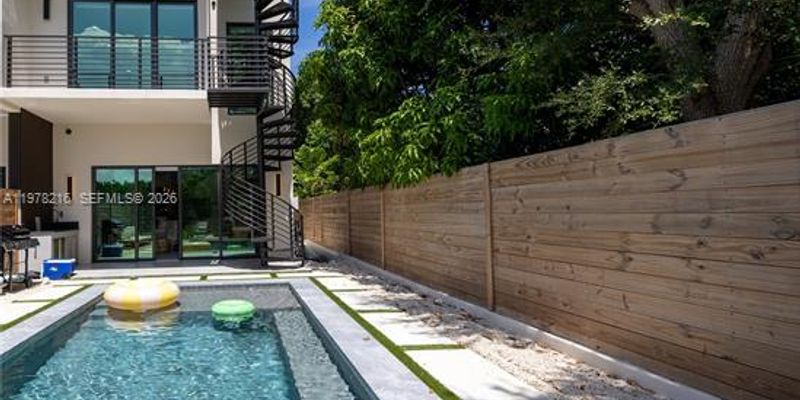 Miami House: 8850 NE 8th Ct