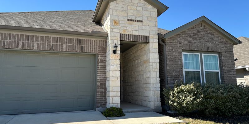 Pflugerville House: 19320 Forman Dr