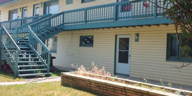 Eureka Apartment: 955 6th Ave E