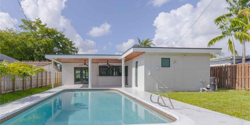 Hollywood House: 4115 Madison St