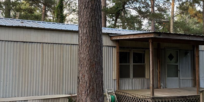 Brookhaven House: 1822 Covington Ln NE