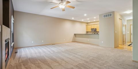 12-134 1894_N_Dubuque_Rd.jpg