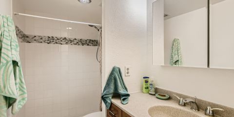18 Bathroom.jpg