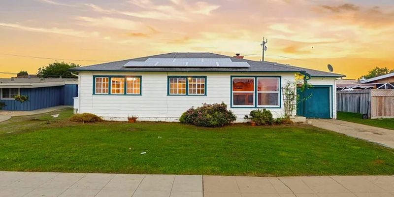 Salinas House: 1170 Tyler Pl