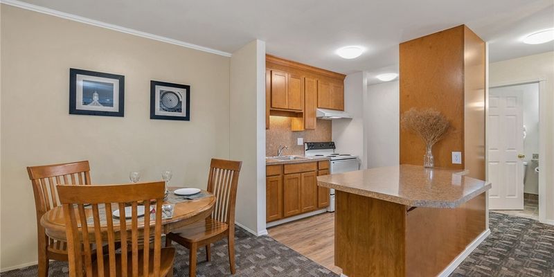 Seattle Apartment: 4731 12th Ave NE